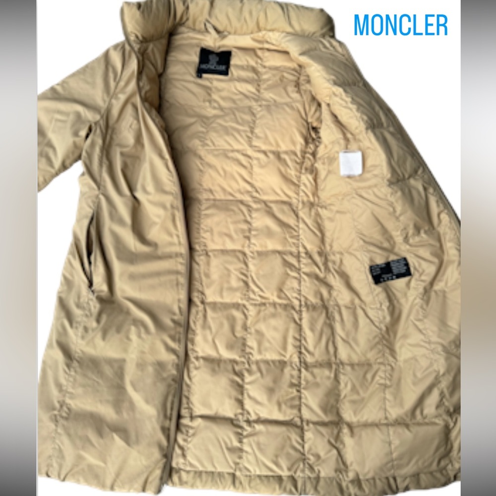 MONCLER Minimalist sleek puffer coat. - Picture 4 of 12
